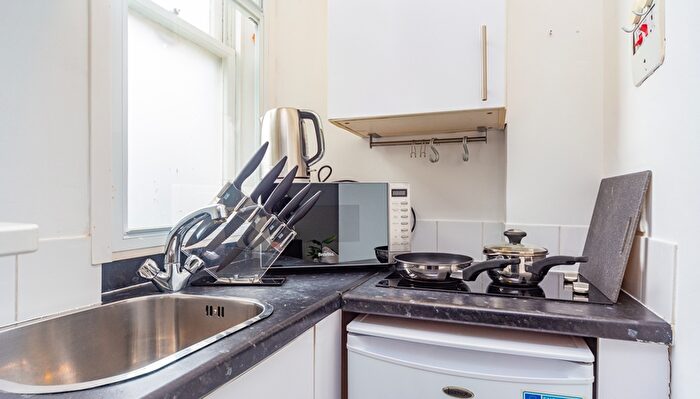 1 Bedroom Flat To Rent In Hill Street, Mayfair, W1J