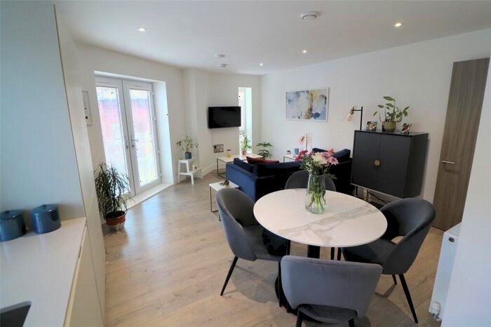 2 Bedroom Flat For Sale In Luna St. James, St. James Road, Brentwood, Essex, CM14