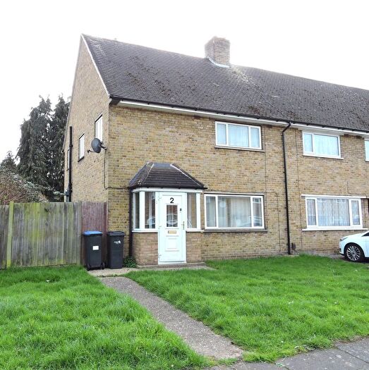 3 Bedroom Terraced House For Sale In Lilac Avenue, Enfield, Middlesex, EN1
