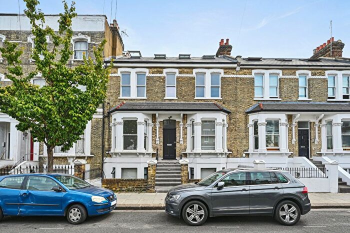 2 Bedroom Flat For Sale In Hetley Road, London, W12