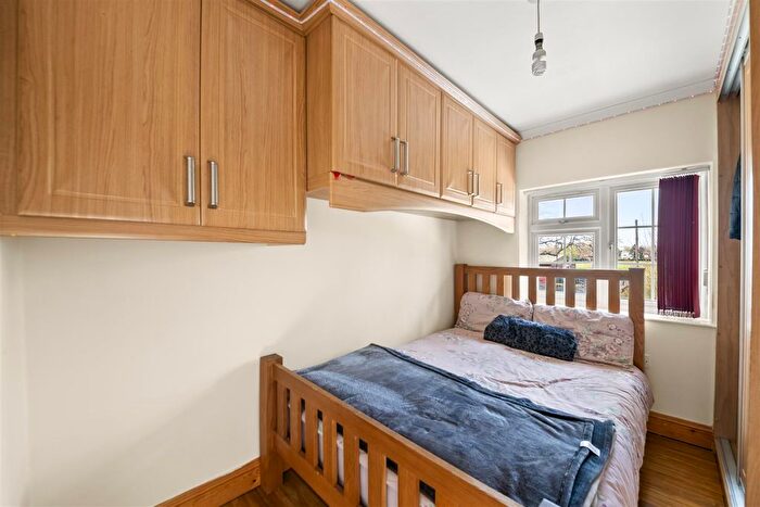 3 Bedroom End Of Terrace House For Sale In Kingsway, Hayes, UB3