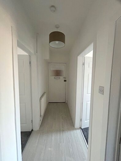 2 Bedroom Flat To Rent In West Bridgend, Dumbarton, G82