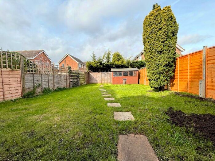 3 Bedroom Property To Rent In Kingfisher Close, Biggleswade, SG18