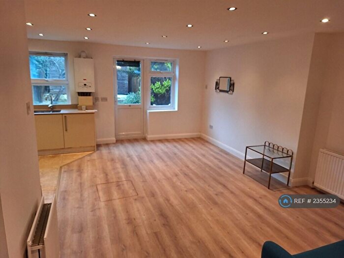 2 Bedroom Flat To Rent In Dollis Hill, London, NW10
