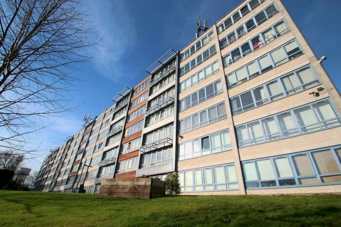 2 Bedroom Flat To Rent In Ingledew Court, Leeds, West Yorkshire, LS17