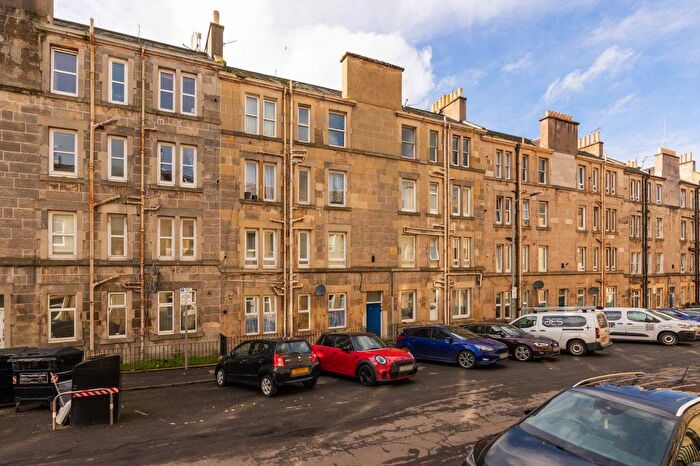 1 Bedroom Flat For Sale In Wardlaw Place, Edinburgh, EH11