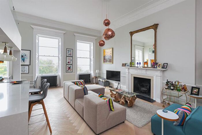 2 Bedroom Apartment To Rent In Lansdown Crescent, Bath, BA1