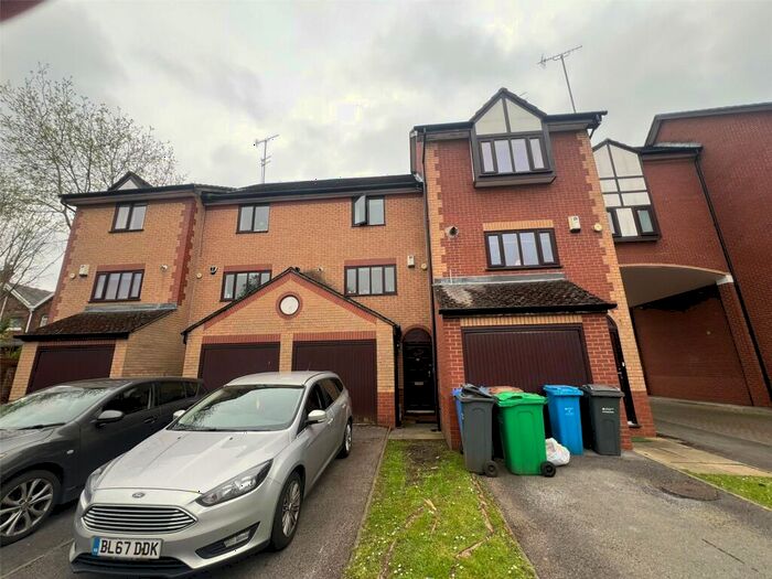 3 Bedroom Semi-Detached House To Rent In Raleigh Close, Didsbury, Manchester, M20