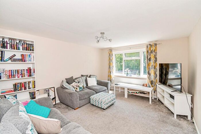 2 Bedroom Apartment For Sale In Fleming Avenue, North Baddesley, Nr Romsey, SO52