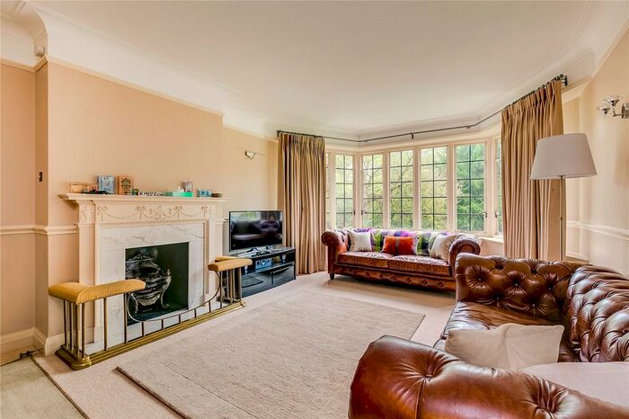 4 Bedroom Flat To Rent In Bede House, Manor Fields, SW15