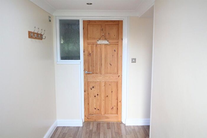 2 Bedroom Flat To Rent In Cleveland Road, Torquay, Devon, TQ2