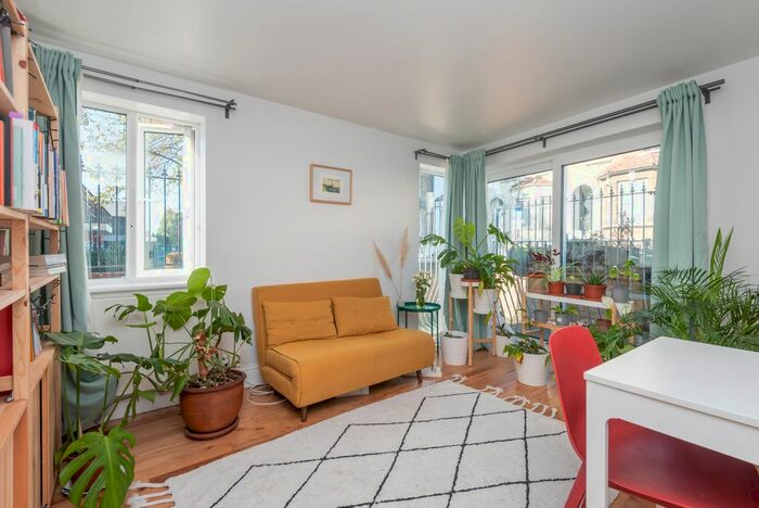 2 Bedroom Flat To Rent In Park Road, London, E10