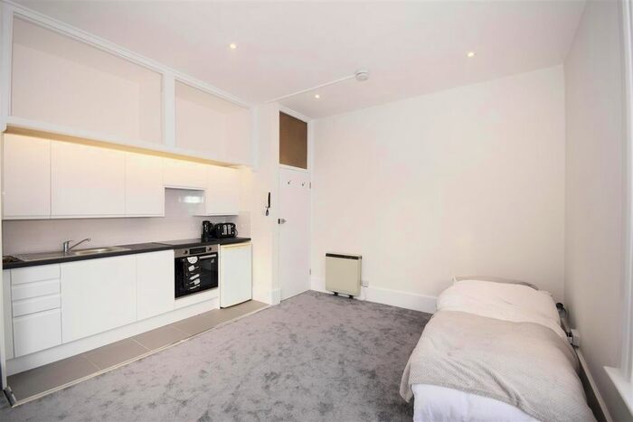 Studio To Rent In Sheen Road, Richmond, TW9