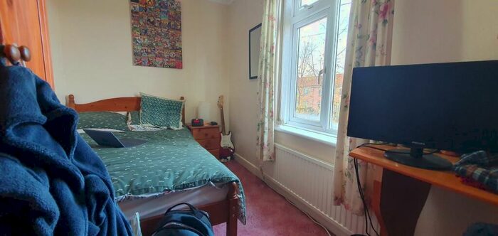 4 Bedroom Semi-Detached House To Rent In Stevenson Road, Norwich, NR5