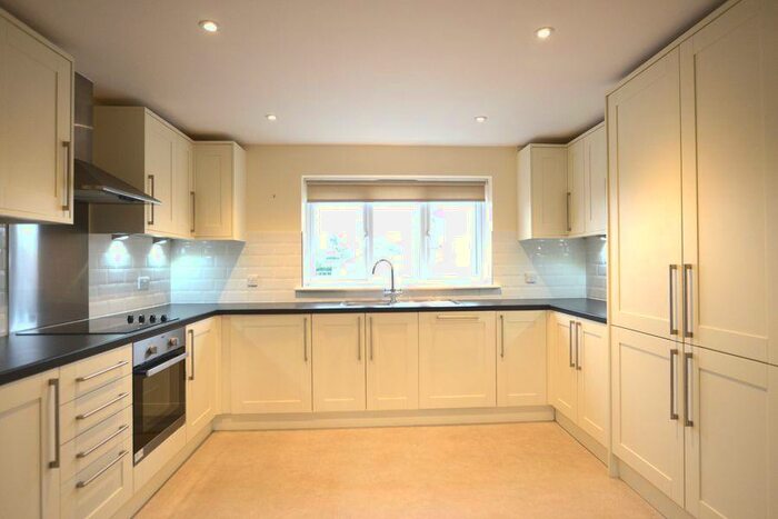 2 Bedroom Apartment To Rent In Harpton Parade, Yateley, GU46