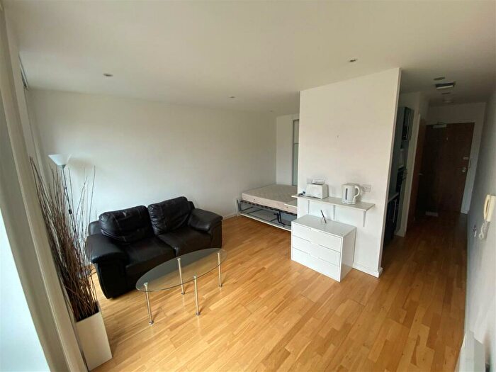 Apartment To Rent In : House, Skinner Lane, Leeds, LS7