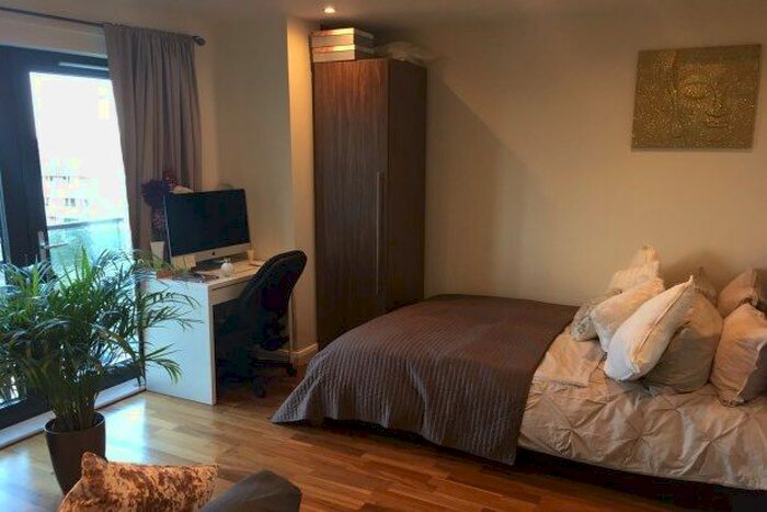 Studio To Rent In Azalea Drive, Swanley, BR8