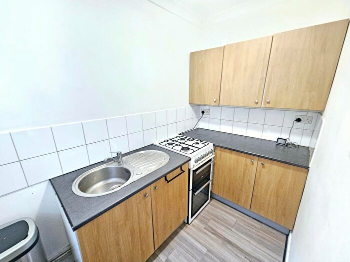 1 Bedroom Flat To Rent In Bitterne Road West, Southampton, SO18