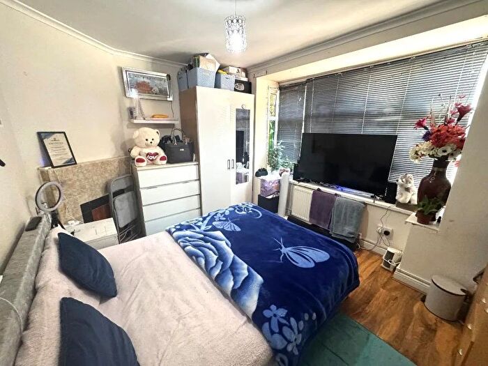 3 Bedroom Terraced House For Sale In Park Street, Slough, Berkshire, SL1