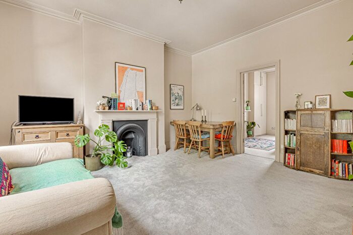 1 Bedroom Flat To Rent In Dorncliffe Road, Fulham, SW6