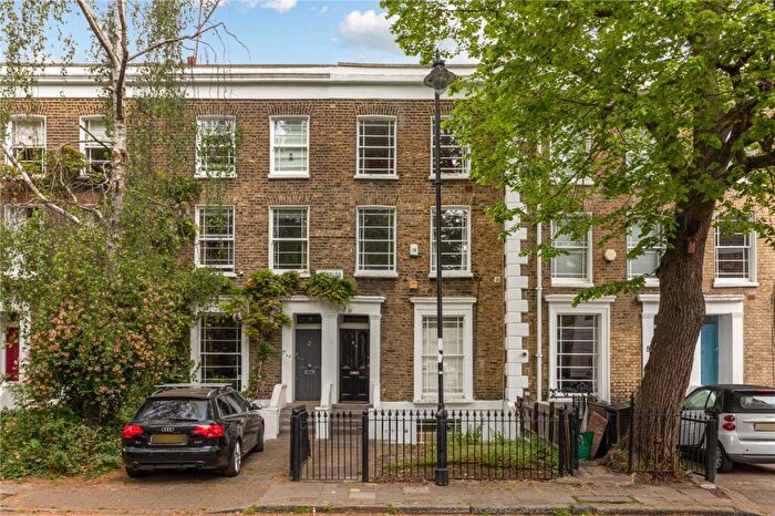 2 Bedroom Apartment For Sale In Waterloo Terrace, London, N1