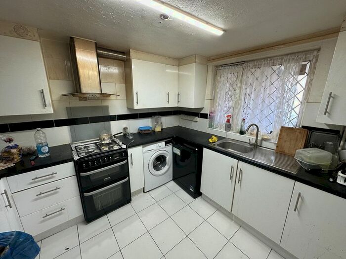 2 Bedroom Terraced House To Rent In Harlech Gardens, Hounslow, Greater London, TW5