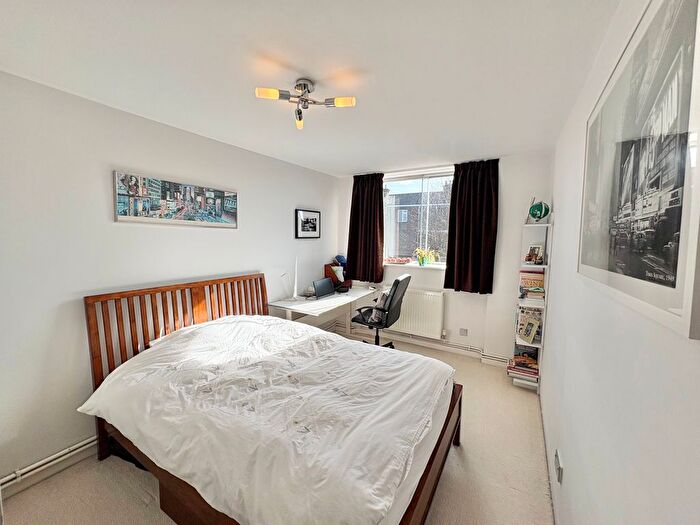 3 Bedroom Flat To Rent In Julian Road, Bristol, BS9