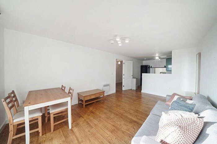 2 Bedroom Apartment To Rent In Palmers Road, Bethnal Green, E2