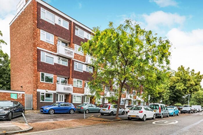 1 Bedroom Flat To Rent In Denmark Road, Kingston Upon Thames, KT1