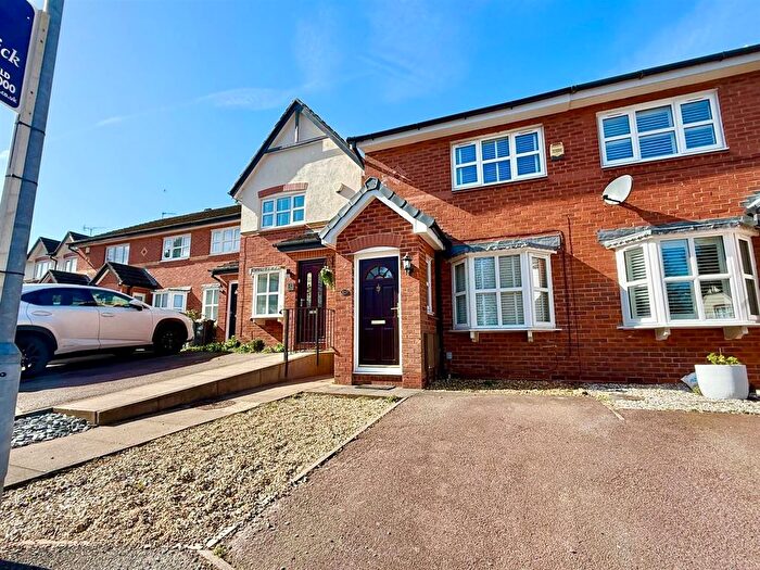 2 Bedroom Mews For Sale In Ambleside Close, Macclesfield, SK11