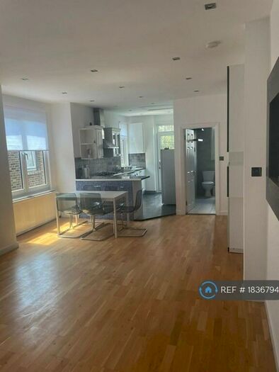 2 Bedroom Flat To Rent In Grange Road, London, SE25