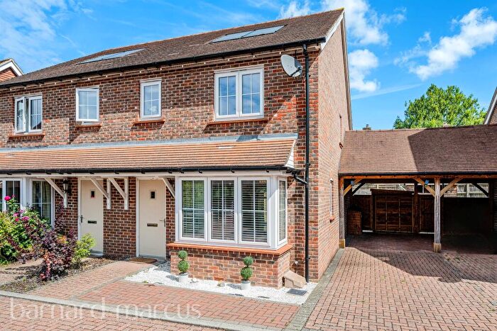 3 Bedroom Semi-Detached House For Sale In Woodlands Close, Merstham, Redhill, RH1