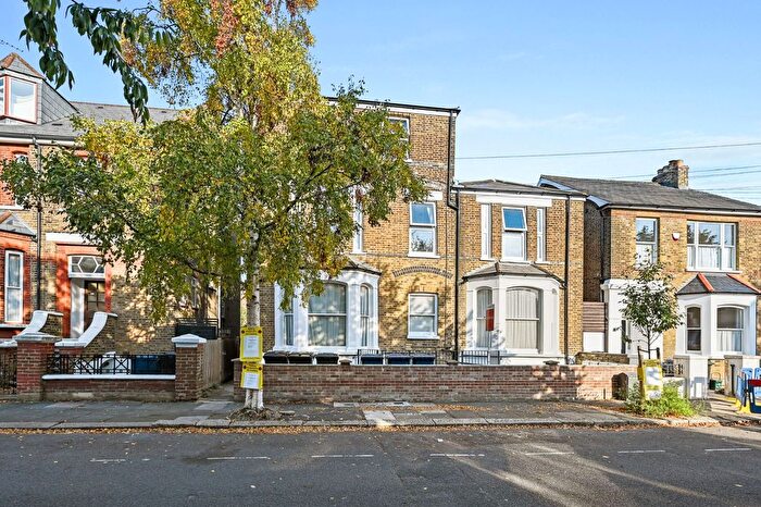 2 Bedroom Flat To Rent In Allison Road, Acton, W3