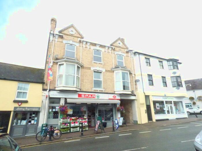1 Bedroom Flat To Rent In Fore Street, Bovey Tracey, Newton Abbot, TQ13