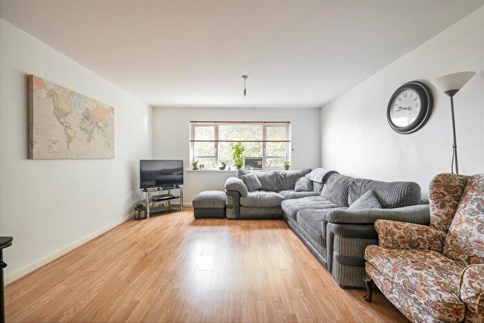 1 Bedroom Apartment For Sale In Elderberry Way, East Ham, E6
