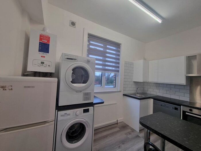 3 Bedroom Maisonette To Rent In Market Parade, Edmonton, N9