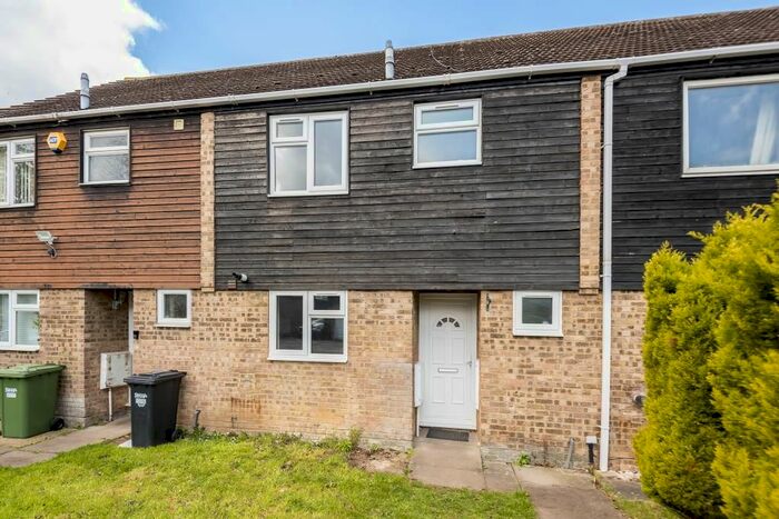 3 Bedroom End Of Terrace House To Rent In Rochfords Gardens, Slough, SL2