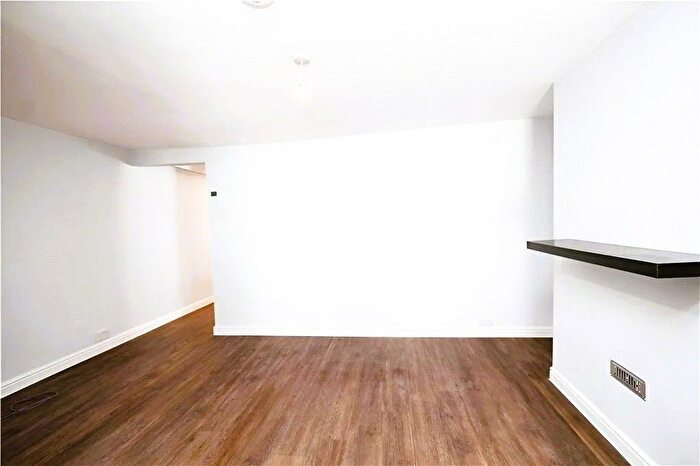 1 Bedroom Flat To Rent In Garratt Lane, London, SW17