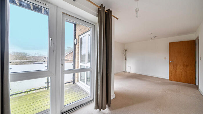 2 Bedroom Flat For Sale In Chipperfield Road, Orpington, BR5