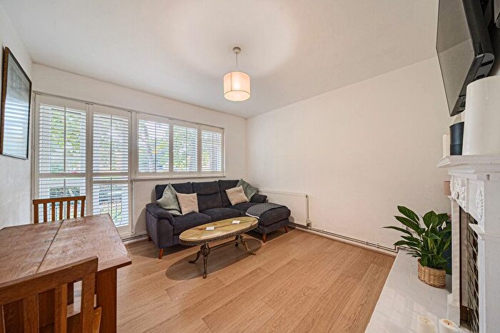 1 Bedroom Flat For Sale In Smithwood Close, Southfields, London, SW19