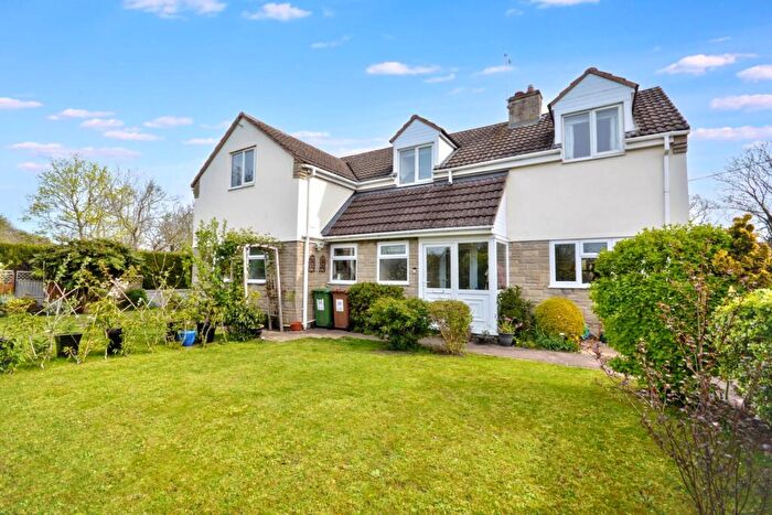 4 Bedroom Detached House For Sale In Cheltenham Road, Kinsham, Gloucestershire, GL20