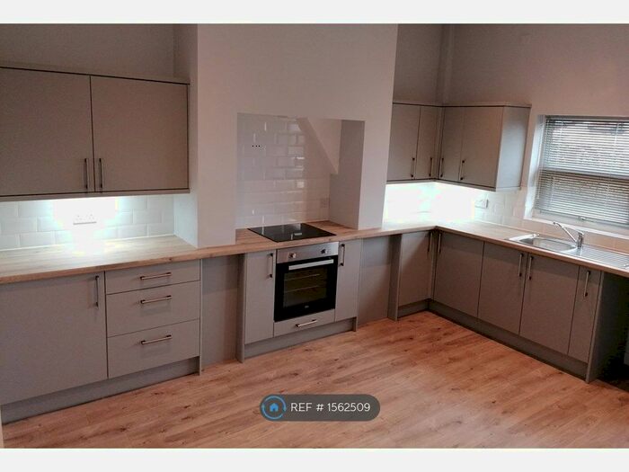2 Bedroom End Of Terrace House To Rent In Blackburn, Blackburn, BB2