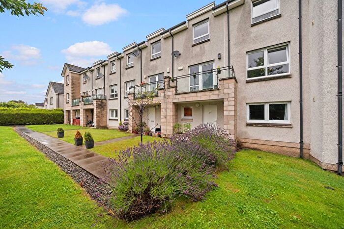 4 Bedroom Town House For Sale In Stance Place, Larbert, FK5