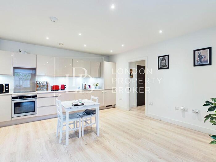 2 Bedroom Apartment To Rent In Glass Blowers House, Aberfeldy Village, E14