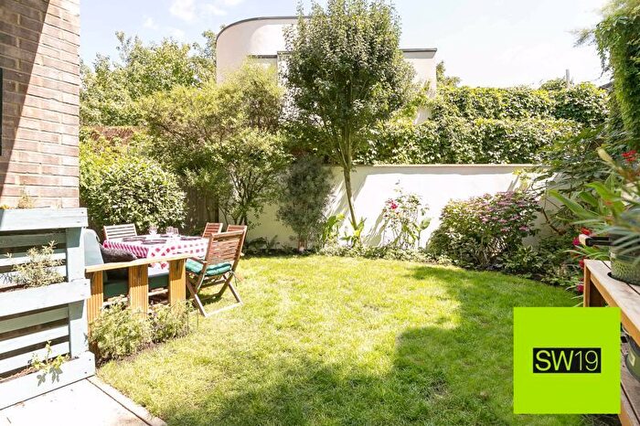 2 Bedroom Flat For Sale In Cavendish Road, London, SW19