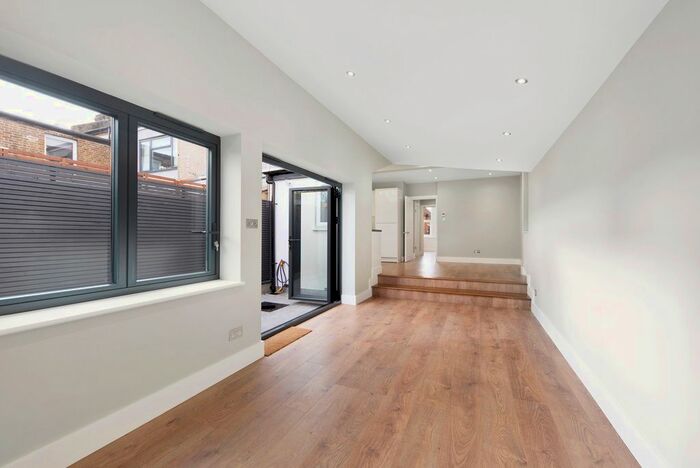 3 Bedroom Flat To Rent In Haydons Road, London, SW19