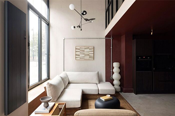 2 Bedroom Flat To Rent In Hare Marsh, London, E2