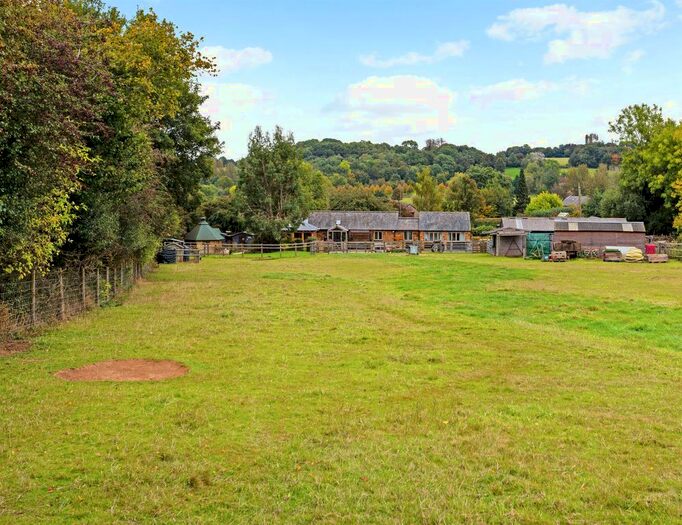 3 Bedroom Barn Conversion For Sale In West Farndon Road, West Farndon, Daventry, NN11