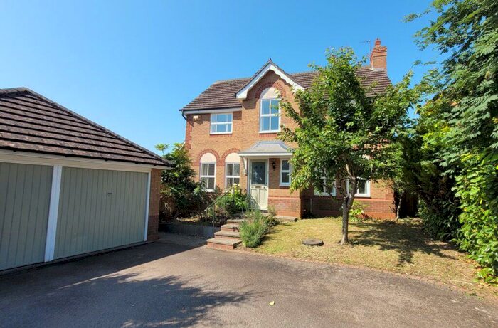 4 Bedroom Detached House To Rent In Waller Drive, Banbury, Oxon, OX16