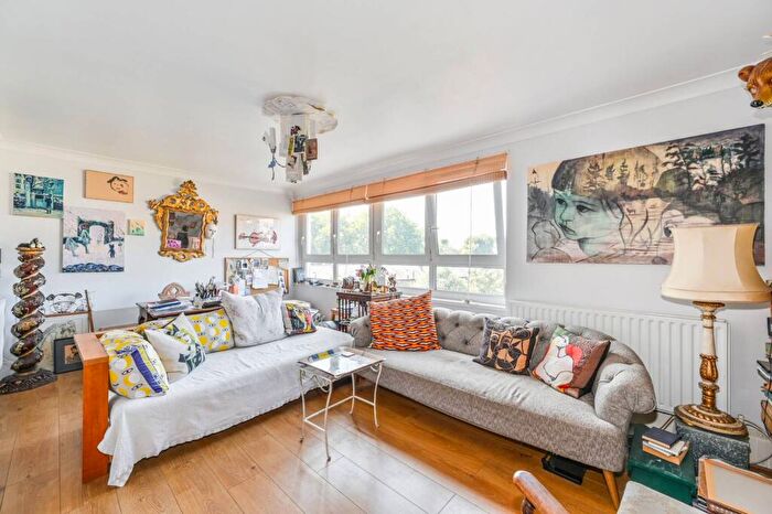 3 Bedroom Flat For Sale In Roydon Close, Battersea, London, SW11